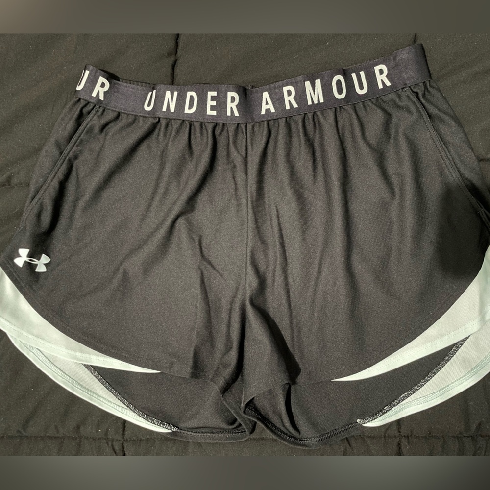 UNDER ARMOUR WOMENS RUNNING SHORTS
